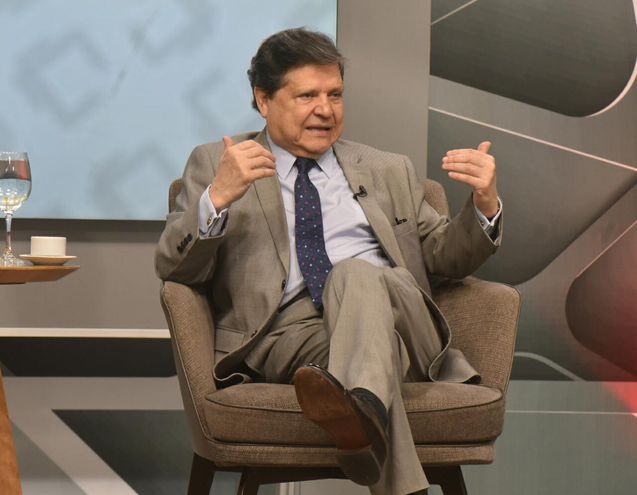 Euclides Acevedo: «Brasil es tan «fraterno» que casi nos lleva «al paro&nbsp;respiratorio».