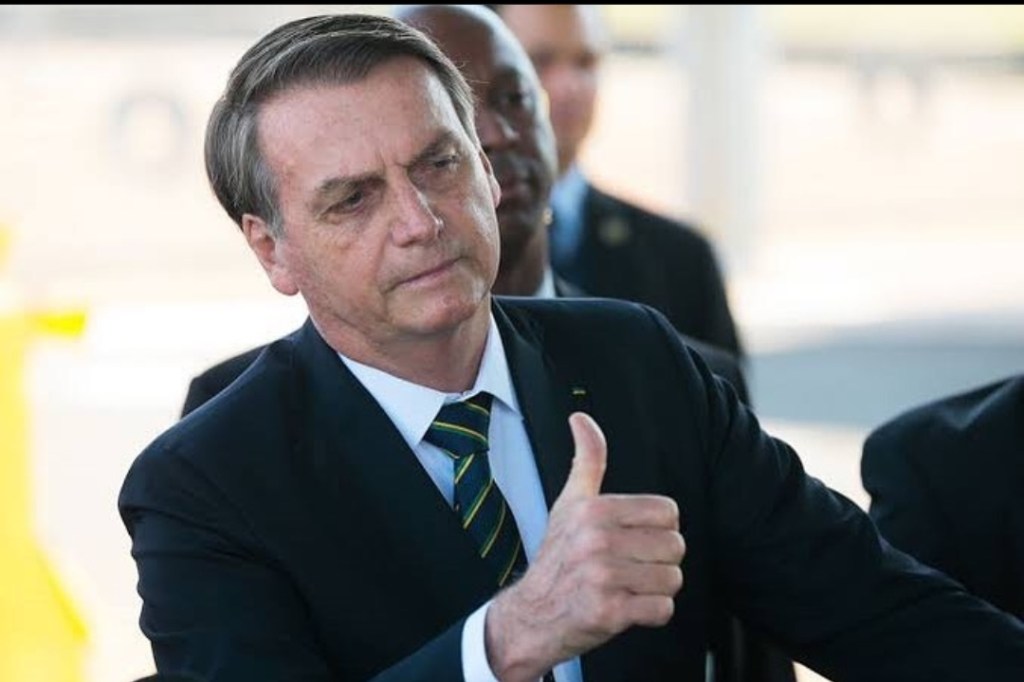 Bolsonaro, más popular que nunca pese a la pandemia, según sondeo.